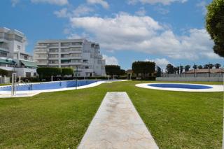 Apartament a Calle del paseo marítimo 43. Apartamento en mayorazgo ii, primera linea de playa