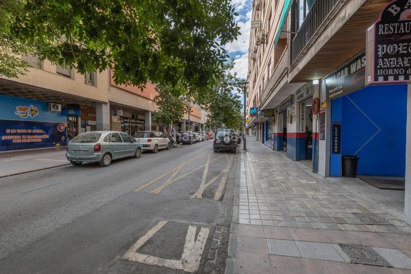 Foto fa673977-eec7-4d87-8b3d-dfcc6fb7a111. Local comercial atención inversores!!! local en pedro antonio de alarcón en funcionamiento!!! en Granada
