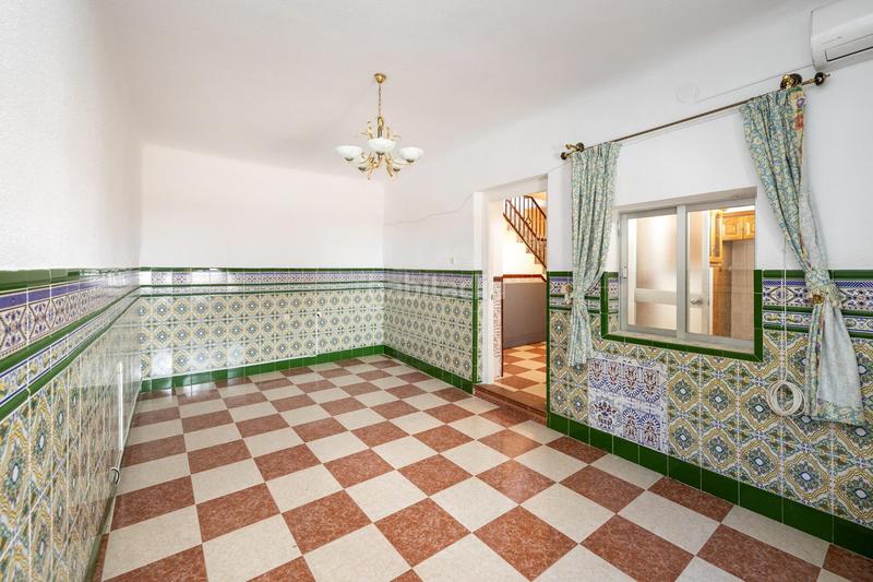 Foto f021d5b6-6f66-43e5-aed6-6cc138f64d1a. Casa adossada a Bobadilla Granada