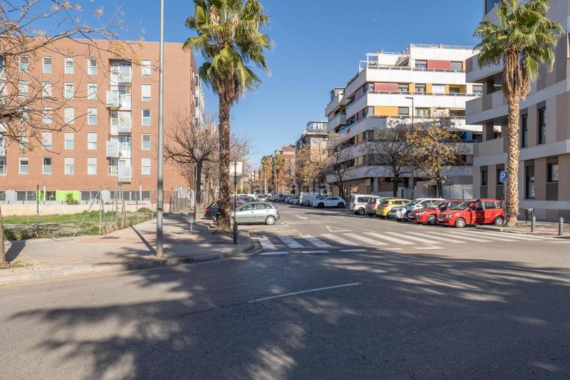 Foto 191ab50b-5195-4642-92fd-47c6d8b2a666. Piso en calle de josé luis pérez pujadas piso premium con piscina y garaje en zona forum junto a la ciudad de la justicia en Granada