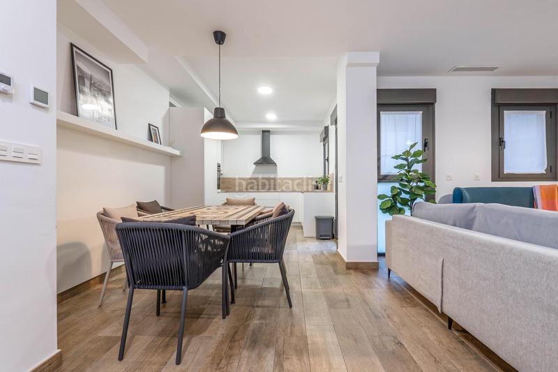 Foto a376fd2f-fdf6-4c5d-8486-9098043e5d8e. Piso en calle de josé luis pérez pujadas piso premium con piscina y garaje en zona forum junto a la ciudad de la justicia en Granada