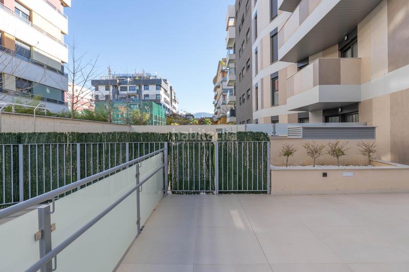 Foto cea7aeae-8ad6-46f1-8c6c-af7d3c75edb5. Piso en calle de josé luis pérez pujadas piso premium con piscina y garaje en zona forum junto a la ciudad de la justicia en Granada