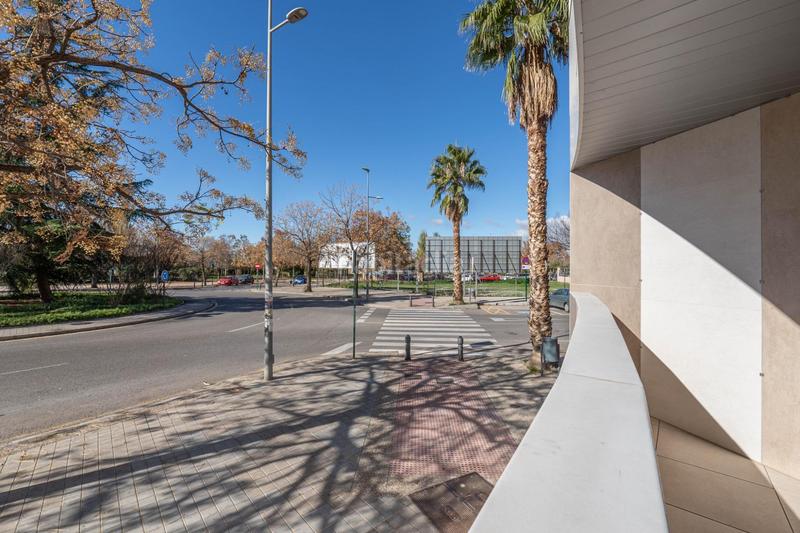 Foto d041fc2a-7c55-4dfb-b1d9-403a29f65dbf. Piso en calle de josé luis pérez pujadas piso premium con piscina y garaje en zona forum junto a la ciudad de la justicia en Granada