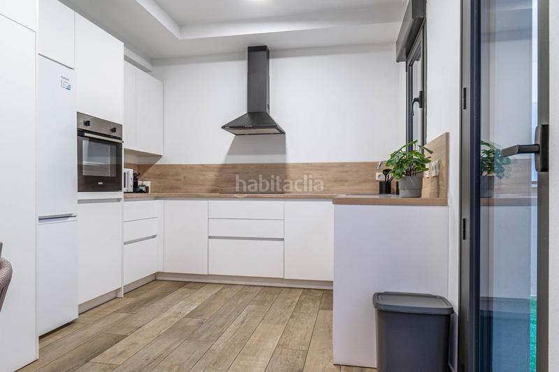 Foto d1ac18f0-7409-4527-8322-beb2a94d77b3. Piso en calle de josé luis pérez pujadas piso premium con piscina y garaje en zona forum junto a la ciudad de la justicia en Granada