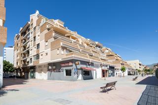Etagenwohnung  Calle de mariana pineda. Magnifico piso con terraza y vistas a la playa