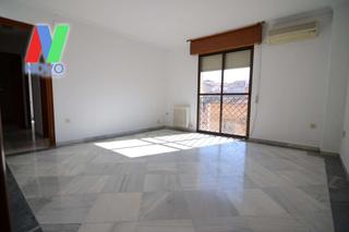 Lloguer Pis  Calle agustina de aragon. Oportunidad. piso sin muebles de 2 dormitorios muy luminoso
