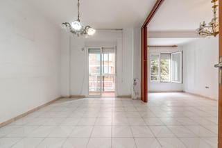 Pis  Calle emperatriz eugenia. Céntrico piso de 3 dormitorios, 2 baños, patio, amplio salón y b
