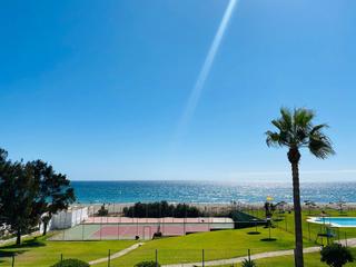 Casa adossada a Calle aldea 25. Chalet adosado en urbanización privada en primera línea de playa