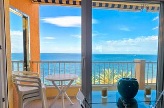 Apartament a Calle camilo josé cela 14. Primera linea de playa