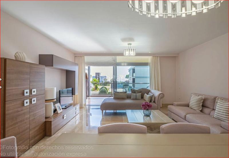 Foto 841e7bec-3a81-46cd-9671-cc5a542548da. Piso en calle del mármol 164 su vivienda en punta paloma en Manilva