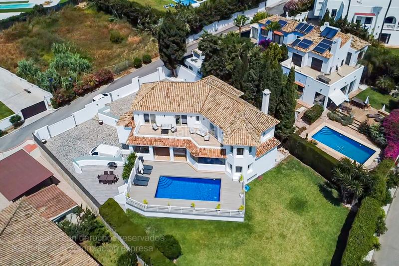 Foto 604ab5ce-1ceb-46a5-bbfb-0a91b8e982d9. Chalet en calle de la luz 10 chalet independiente en venta en calle de la luz espepona. en Estepona