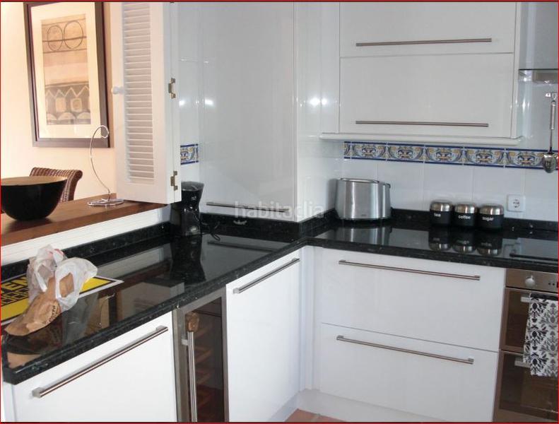 Foto 581a4dca-17a9-4bfb-92f1-10977acaa774. Attico in calle del escudo 16 in Atalaya - Isdabe Estepona