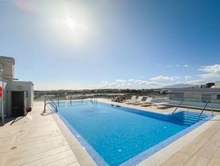 Pis a Calle miguel delibes 20. Espacioso apartamento de 3 dormitorios nueva andalucia  a un pas