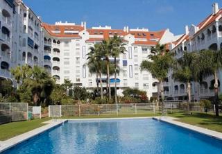 Appartement à Calle de san javier 16. Vivienda en centro de san pedro alcantara.