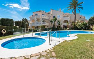 Apartament a Calle de ojen 11. Amplia vivienda de dos dormitorios y dos baños a poca distancia