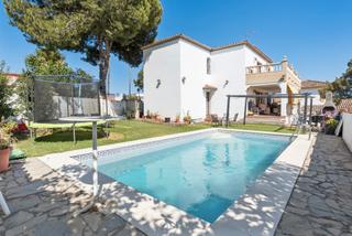 Chalet en Calle del aire 31. - chalet en venta en estepona