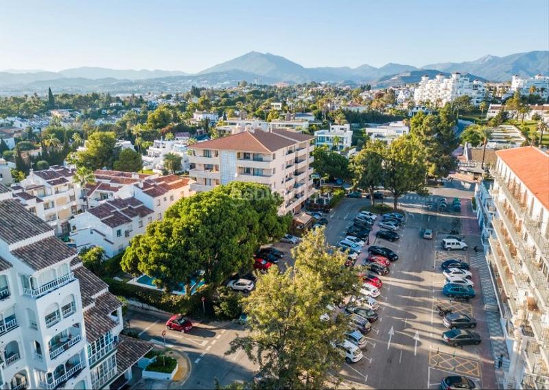 Foto c152e856-9d8f-44bc-8f2d-aba5833b2f52. Appartement in calle las acacìas 6 in Nueva Andalucía centro Marbella