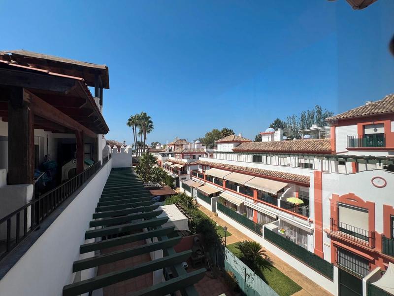 Foto 7d1c1589-c35b-4dbc-89b9-09a5a5575bad. Dúplex en avenida pernet 22 duplex en venta en Nueva Atalaya en Estepona