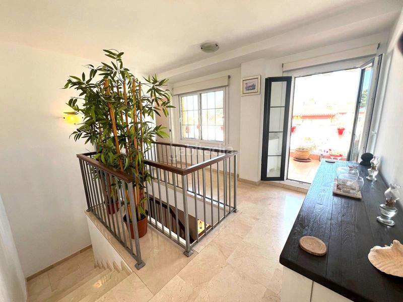 Foto 8e9a3af3-77bf-421c-bdfc-6dbbe45ec2da. Dúplex en avenida pernet 22 duplex en venta en Nueva Atalaya en Estepona