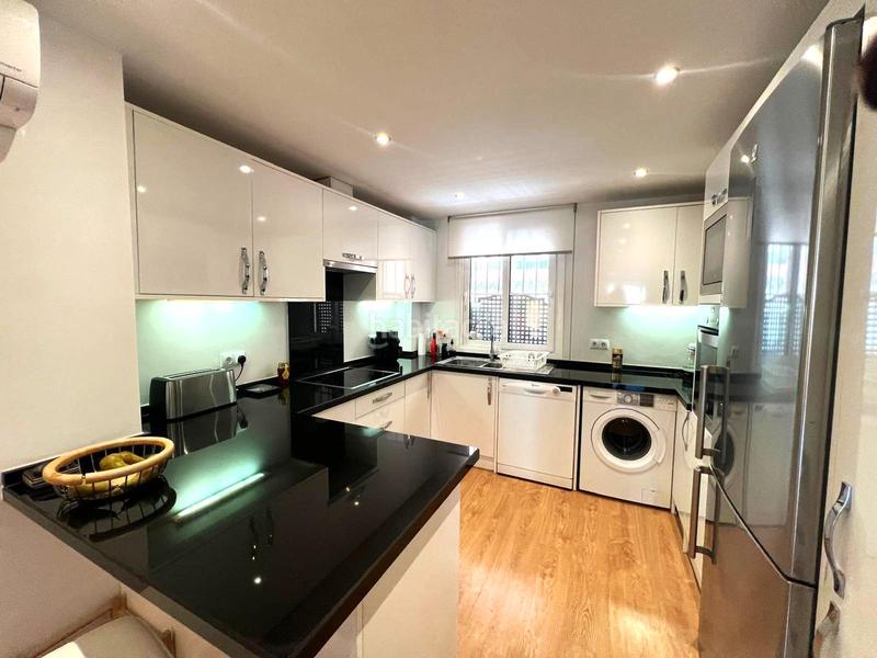 Foto f5a9a9a6-8259-4d52-9221-c7e420877f2d. Dúplex en avenida pernet 22 duplex en venta en Nueva Atalaya en Estepona