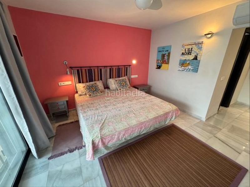 Foto 2e16fed0-d63a-4844-8ce6-e08d4f004125. Casa adosada en calle maestro rodrigo 60 chatel en bahaí dorara. en Estepona