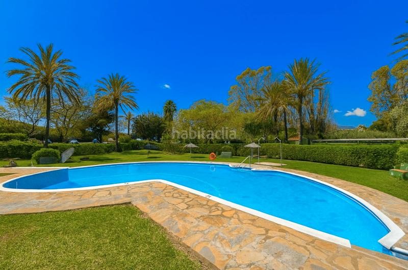 Foto 5e8d45f6-96b8-492b-81df-c94d03808288. Casa adosada en calle maestro rodrigo 60 chatel en bahaí dorara. en Estepona