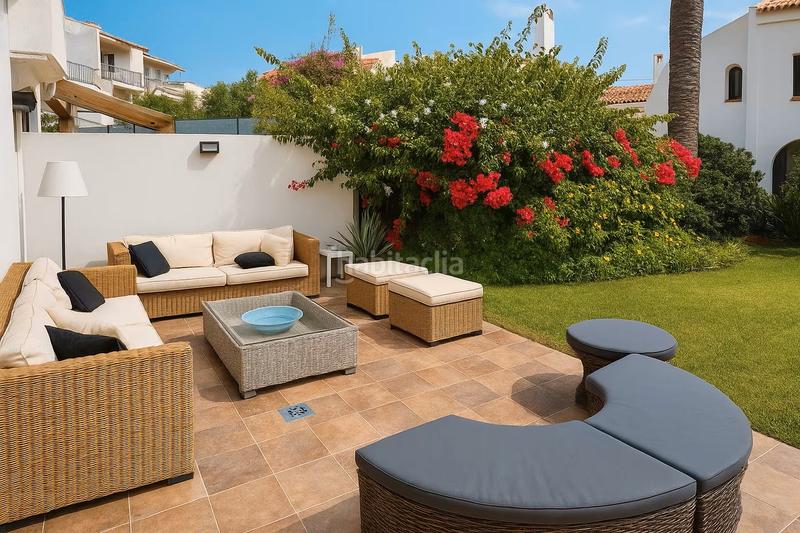 Foto 870bfa70-26e0-4288-9e4b-f735650eeac2. Casa adosada en calle maestro rodrigo 60 chatel en bahaí dorara. en Estepona