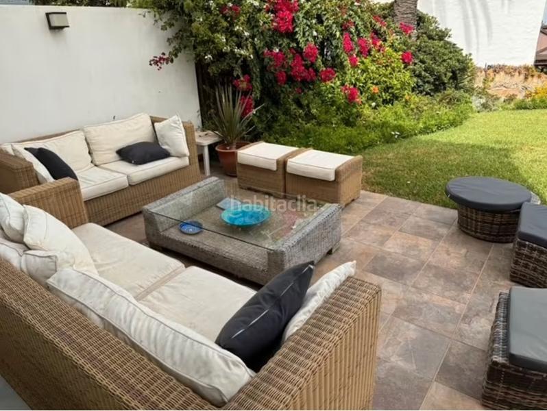 Foto a1d985b3-3e0f-4fe4-bbc4-1d9206797412. Casa adosada en calle maestro rodrigo 60 chatel en bahaí dorara. en Estepona