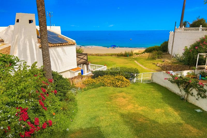Foto b2f45ed9-7d97-42f8-9a3f-445978157465. Casa adosada en calle maestro rodrigo 60 chatel en bahaí dorara. en Estepona