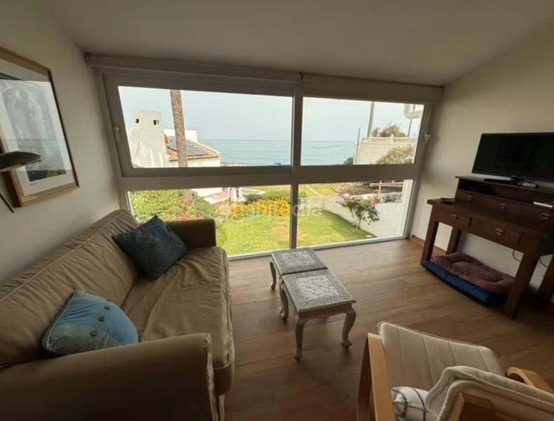 Foto be22ac0c-dba1-45d9-8c1e-b51e2e7766b2. Casa adosada en calle maestro rodrigo 60 chatel en bahaí dorara. en Estepona
