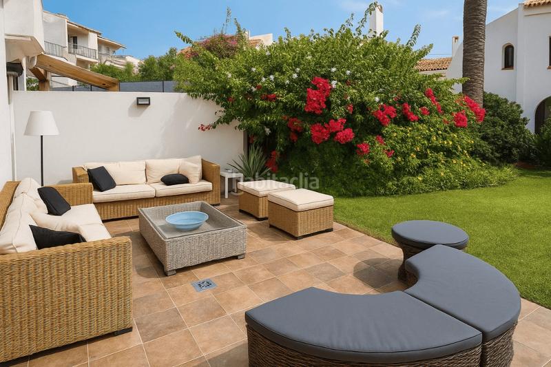 Foto eecc88de-95e2-49d2-9886-ec76ba6987c7. Casa adosada en calle maestro rodrigo 60 chatel en bahaí dorara. en Estepona