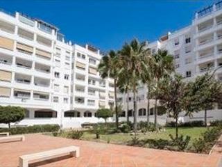 Pis  Calle pío baroja 9. Oportunidad en nueva andalucia.