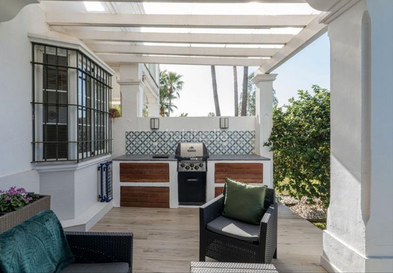 Foto 1095b796-01d5-4360-bb94-5ad1e031a341. Towny house in calle ad 44 in Guadalmina Alta Marbella