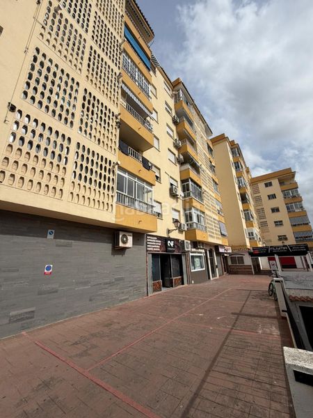 Foto 367946f7-225d-4751-8eca-1d87736b4706. Pis a avenida trapiche 12 a Zona Miraflores Marbella