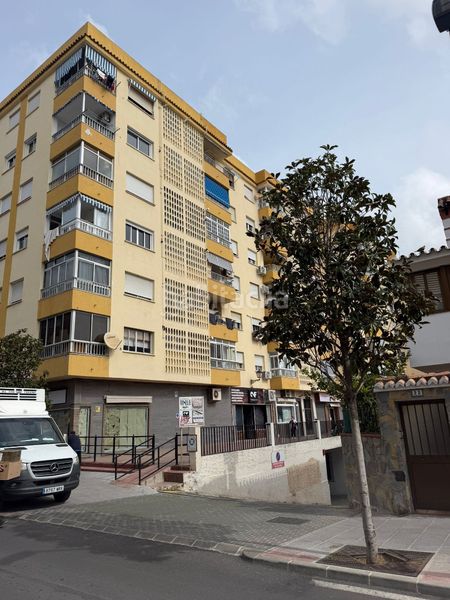 Foto 6fa0e723-51ad-4b37-a91a-24bd0353a386. Pis a avenida trapiche 12 a Zona Miraflores Marbella