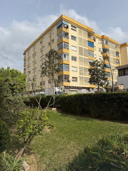 Foto 791be645-fcd3-4007-a43d-b4efc13c5c83. Pis a avenida trapiche 12 a Zona Miraflores Marbella