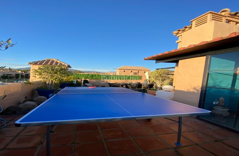 Foto 0b67ffcb-d0e0-416a-b6a7-3cb50d071ea2. Dúplex amb calefacció aparcament piscina a Nueva Atalaya Estepona