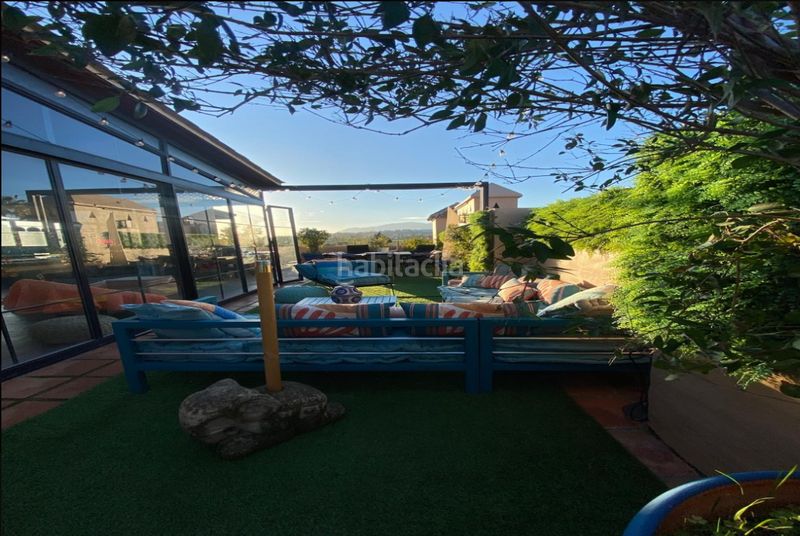 Foto 1eef35ff-e6ae-48c5-87ab-17e6da02b806. Dúplex amb calefacció aparcament piscina a Nueva Atalaya Estepona