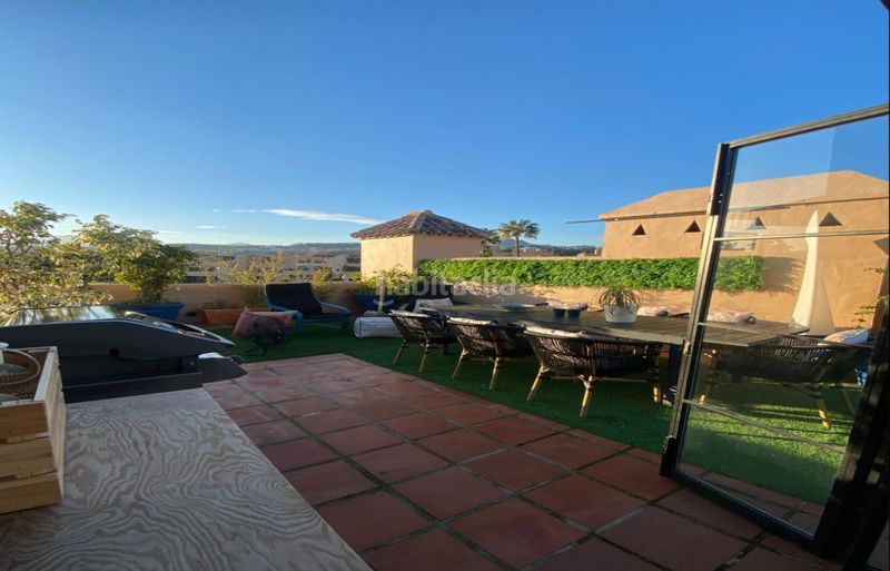 Foto 2bbb5387-e8e4-4cdb-93e8-affab5686d99. Dúplex amb calefacció aparcament piscina a Nueva Atalaya Estepona