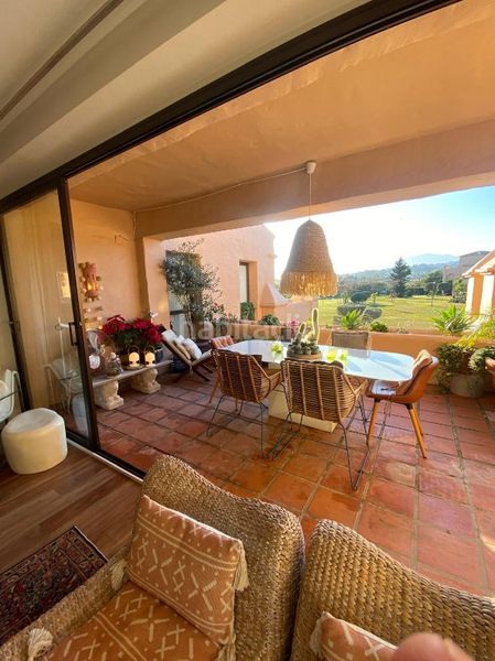 Foto 84ee978b-225f-4937-971b-eeffaeb05955. Dúplex amb calefacció aparcament piscina a Nueva Atalaya Estepona