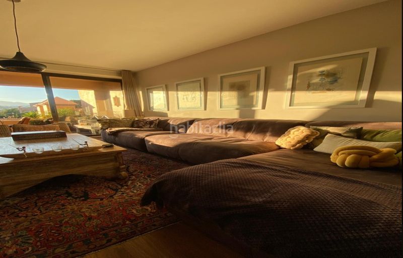 Foto cf61dc60-7806-4738-bb51-071cf4e7a64f. Dúplex amb calefacció aparcament piscina a Nueva Atalaya Estepona