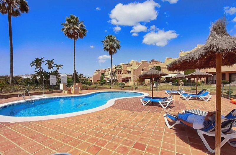 Foto d9a5780c-011e-492e-9be4-aa7f4ef69087. Dúplex amb calefacció aparcament piscina a Nueva Atalaya Estepona