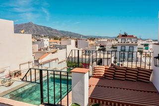Doppelhaus en Avenida marqu�s del duero 63. Exclusiva casa adosada con azotea privada y piscina climatizada