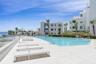 Planta baixa a Avenida del arte 20. Piso en venta en estepona golf.
