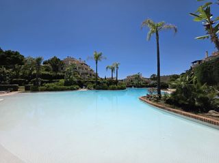 Piccolo appartamento in Calle la pacheca alta 22. Vivienda en venta en capanes de golf  benahavis.