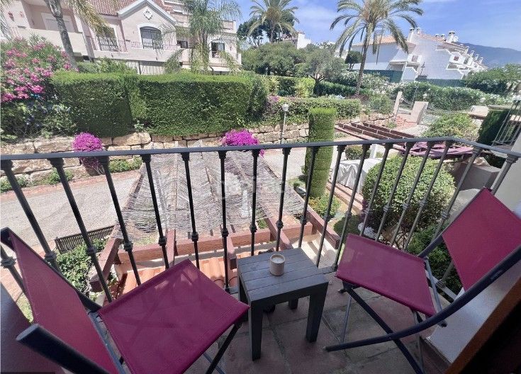 Foto 95c98b6d-b2b5-4a55-9bbe-4bb907603372. Casa adossada a calle calendula 39 a Paraiso - Barronal Estepona