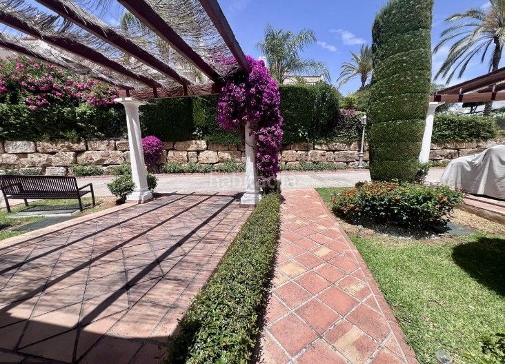 Foto b87d823d-7c9b-478a-8a72-7e15911b943e. Casa adossada a calle calendula 39 a Paraiso - Barronal Estepona