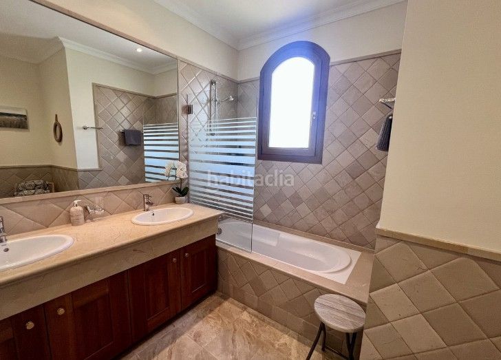 Foto f2030cf7-8922-4fef-b895-503f0e85f040. Casa adossada a calle calendula 39 a Paraiso - Barronal Estepona