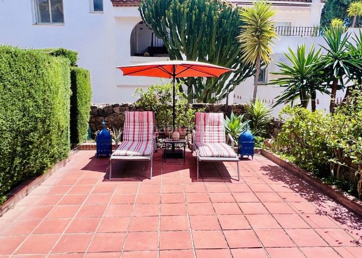 Foto 21b03850-c2c0-407d-810e-3117518c4c53. Casa adossada a calle calendula 18 a Paraiso - Barronal Estepona