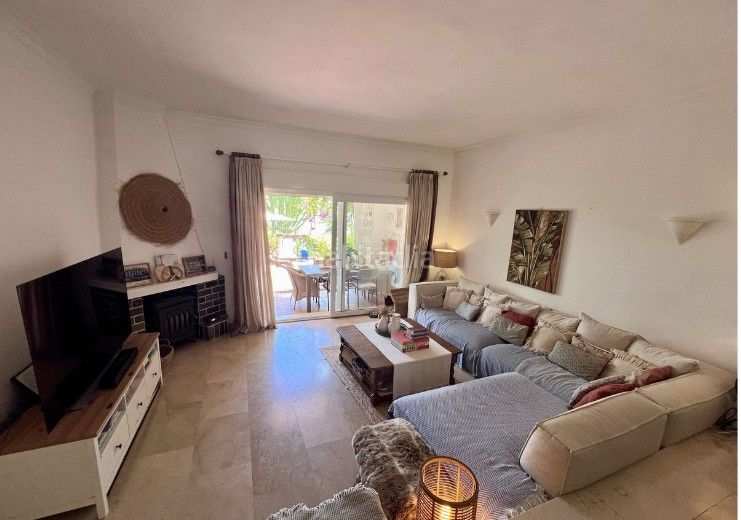 Foto 843a0c3e-26aa-49b3-81d9-d5d2712e93a6. Casa adossada a calle calendula 18 a Paraiso - Barronal Estepona